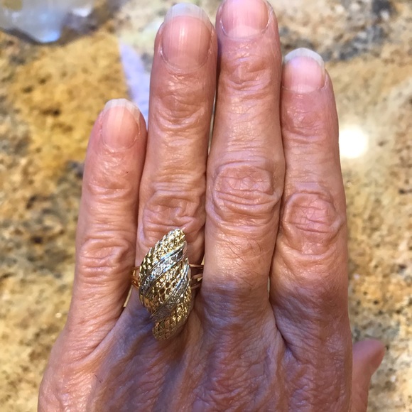 14 K yellow gold & diamond ring. S curve shaped. - Picture 4 of 6